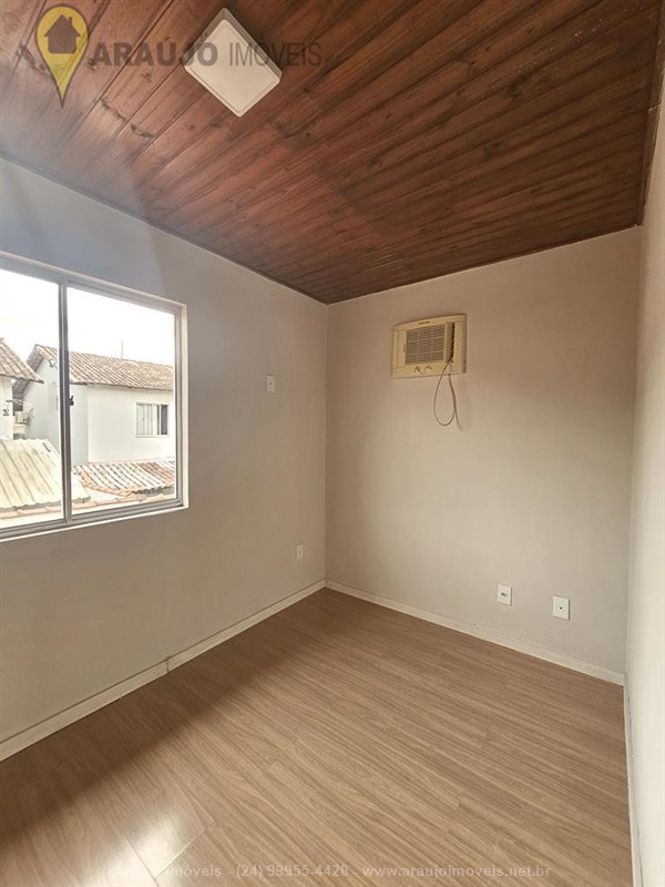 Casa a Venda no Mirante de Serra em Resende