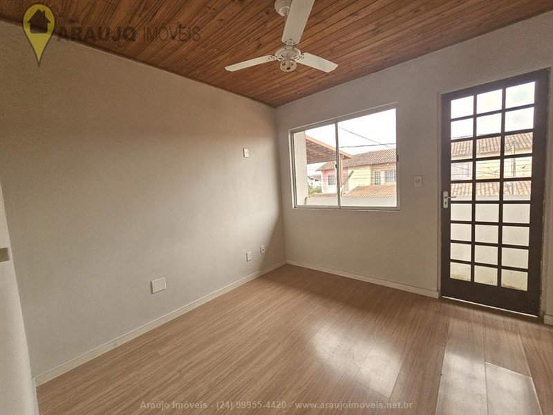 Casa a Venda no Mirante de Serra em Resende