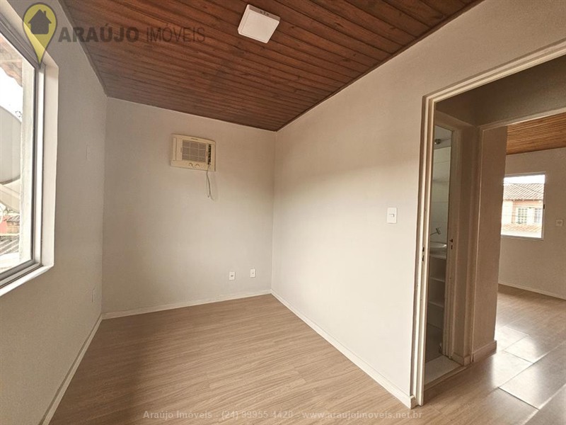 Casa a Venda no Mirante de Serra em Resende